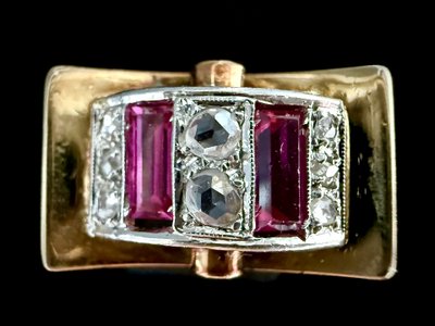 Anello a nodo in oro giallo e bianco con diamanti taglio rosa e rubini