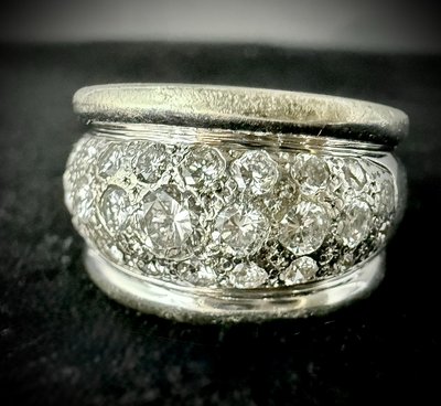 Bague Dôme sertie de 1,53 carats de brillants