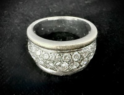 Bague Dôme sertie de 1,53 carats de brillants