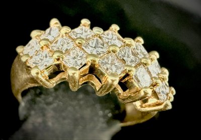 Bague or jaune sertie de 1,92 carats de diamants princesse