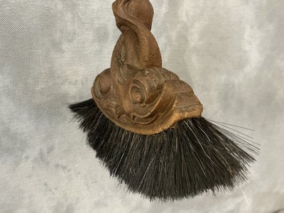 Belle balayette de cheminée ancienne en bois sculpté d'époque 19 ème 