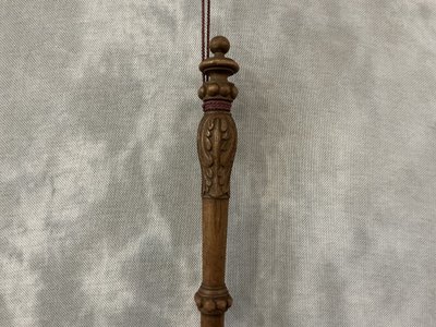Belle balayette de cheminée ancienne en bois sculpté d'époque 19 ème 