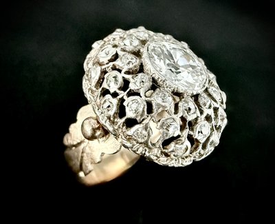 Jugendstilring mit einem zentralen 1,20 Karat Diamanten