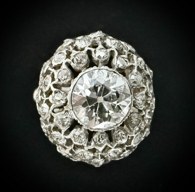 Jugendstilring mit einem zentralen 1,20 Karat Diamanten