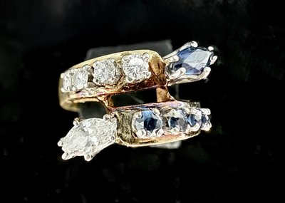 Anello in oro giallo con zaffiri e diamanti