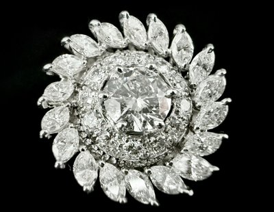 Bague or blanc sertie de 4,60 carats de diamants