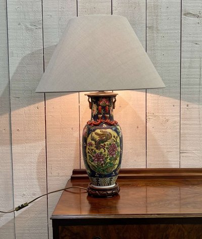 Early 20th century Chinese porcelain lamp