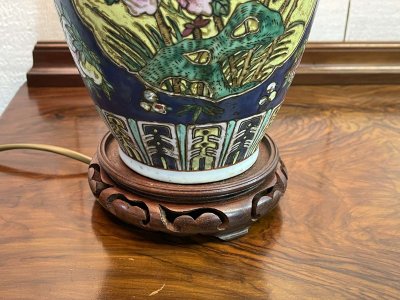 Early 20th century Chinese porcelain lamp