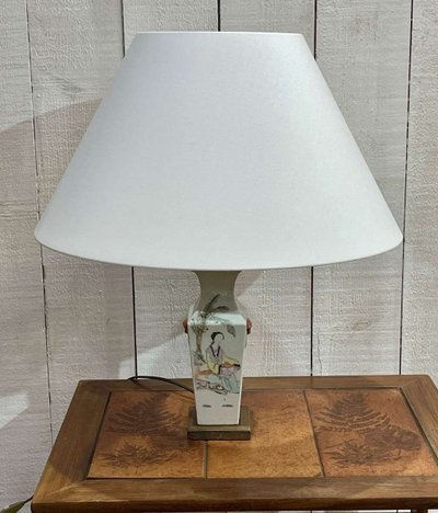 Early 20th century Chinese porcelain lamp