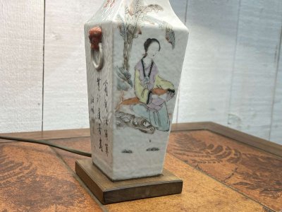 Early 20th century Chinese porcelain lamp
