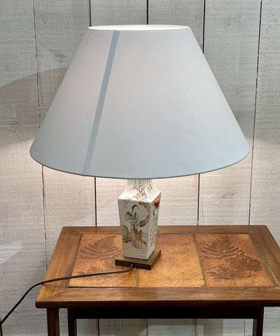 Early 20th century Chinese porcelain lamp
