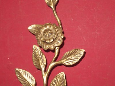 Vase with flower in gilded wood, 19th century.