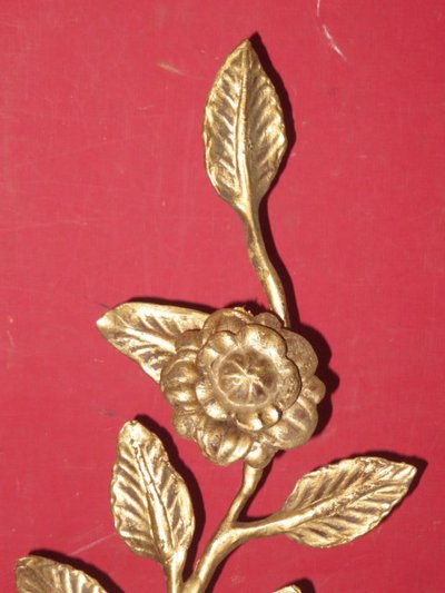 Vase with flower in gilded wood, 19th century.