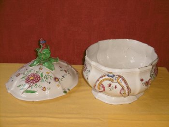 Earthenware tureen Sceaux XVIIIth century