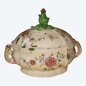 Earthenware tureen Sceaux XVIIIth century