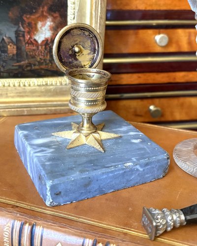 Encrier Empire en bronze doré, marbre bleu Turquin