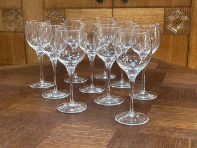 Set mit 10 Sèvres-Kristallweingläsern – Modell Arpèges