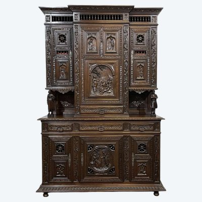 Buffet Breton 2 corps début XXème en châtaignier richement sculpté
