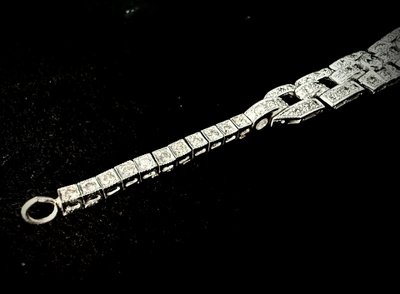 Art Deco bracelet in platinum and gold set with an emerald and 4.72 carats of diamonds