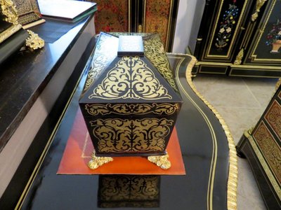 Portatee in intarsio di ottone alla Boulle, epoca Napoleone III