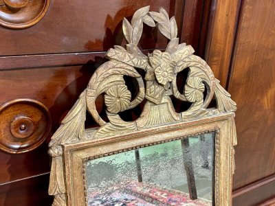Specchio in legno dorato Luigi XVI del XVIII secolo