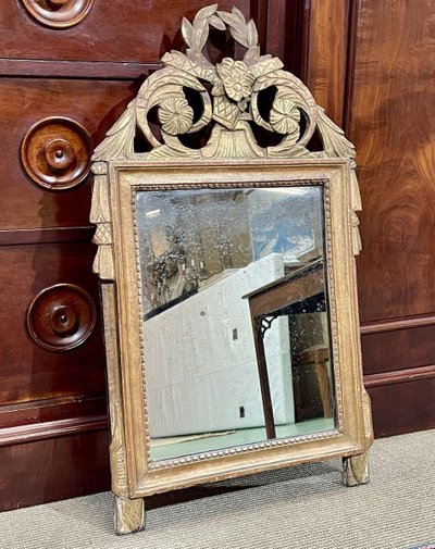 Specchio in legno dorato Luigi XVI del XVIII secolo