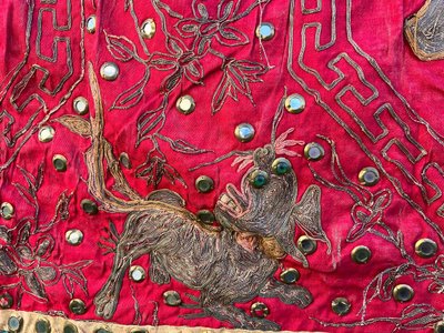 Embroidered Chinese silk textile banner – late 19th / early 20th century