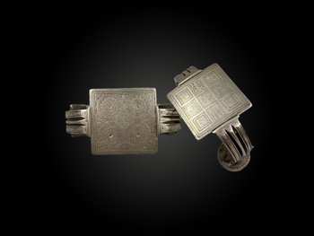 Due pesanti BRACCIALI ALLA CAVIGLIA o cavigliere Niger, Tuareg Inizio XX secolo Argento