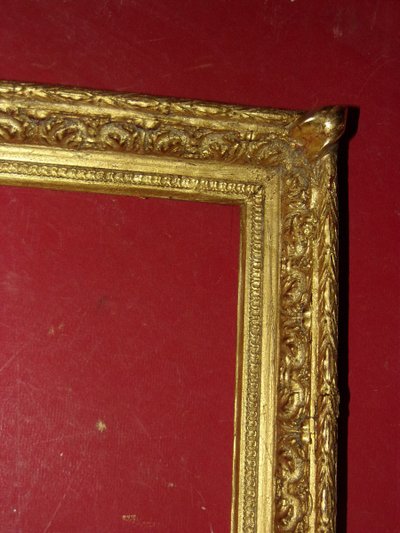 Cornice del XIX secolo in legno dorato.