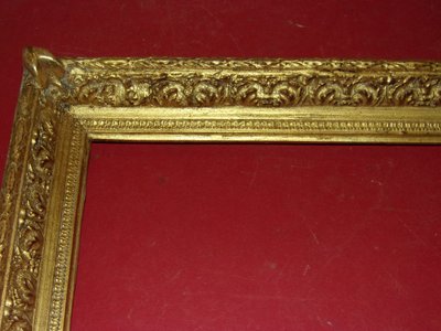 Cornice del XIX secolo in legno dorato.