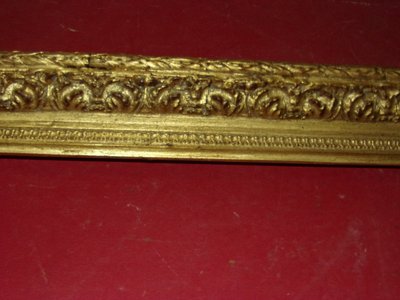 Cornice del XIX secolo in legno dorato.