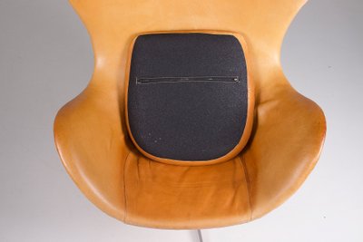 Poltrona Egg con poggiapiedi – Arne Jacobsen