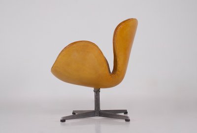 Fauteuil Swan en Cuir – Arne Jacobsen