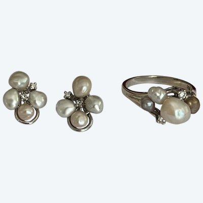 6678- White Gold Pearl Ring and Earrings