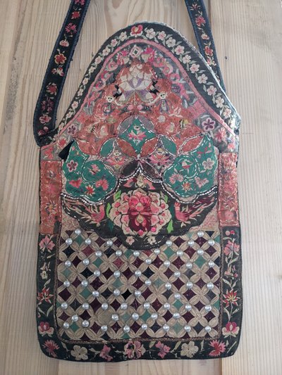 Plastron brodé de L'Himalya