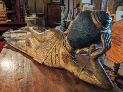 Ein großer burmesischer Buddha