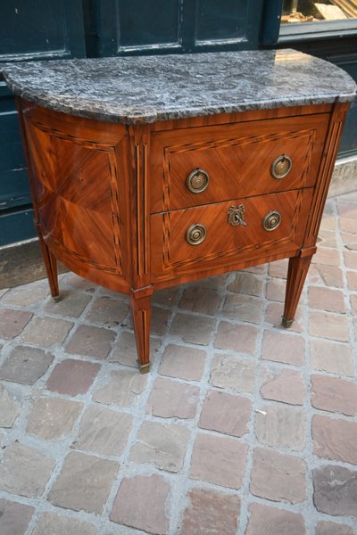 Commode forme demi lune d époque Directoire