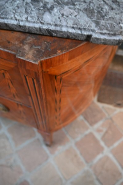 Commode forme demi lune d époque Directoire