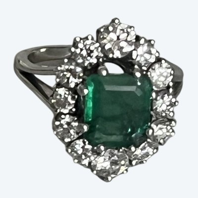 7228- Ring Flower White gold Emerald 2,72 ct Diamonds 1,20 ct