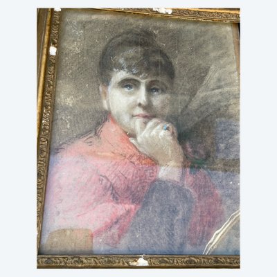 Junges Mädchen mit rotem Kleid