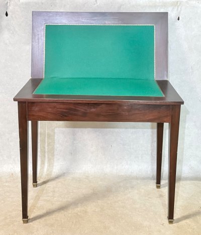 Moderner Spieltisch
