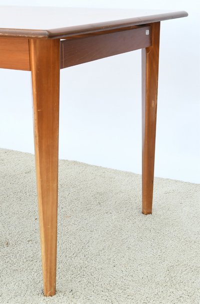 Table de style scandinave