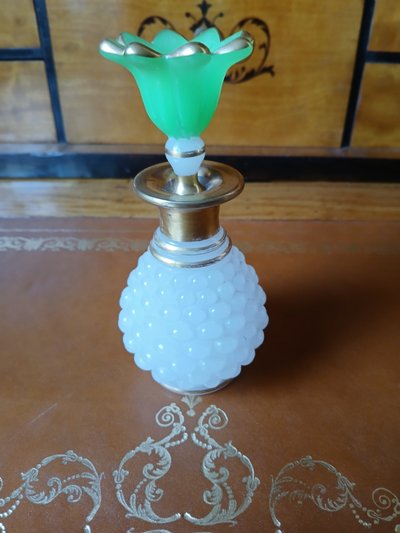 Flacon en opaline