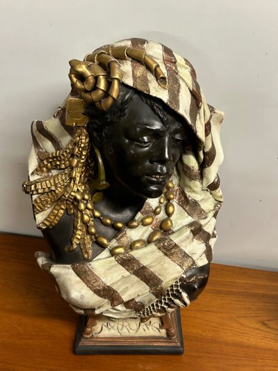 Bust in polychrome plaster - Belle orientale du Maroc du début du XXéme - orientalist H 63 cm