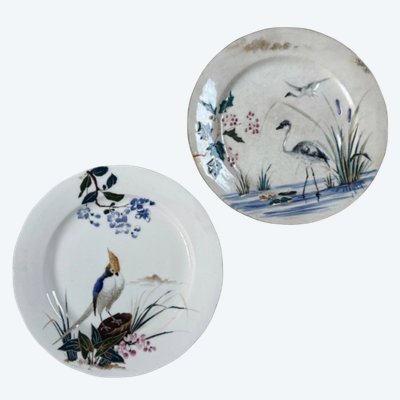Coppia di piatti in porcellana Longwy - disegno di uccelli e paesaggi - doratura a rilievo