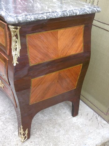 Commode tombeau époque Louis XV  XVIIIe siècle