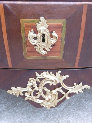 Commode tombeau époque Louis XV  XVIIIe siècle