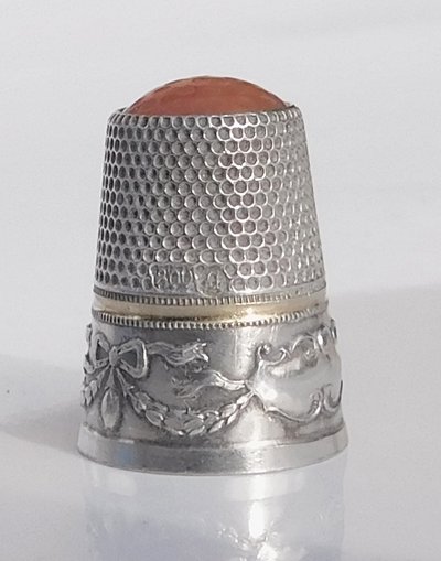 Dé à coudre ancien en argent massif avec calotte en pierre nécessaire couture fin XIXe