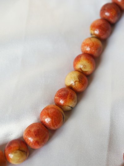 Collana vintage anni '60-'70 in corallo mela o spugna naturale con perline grandi
