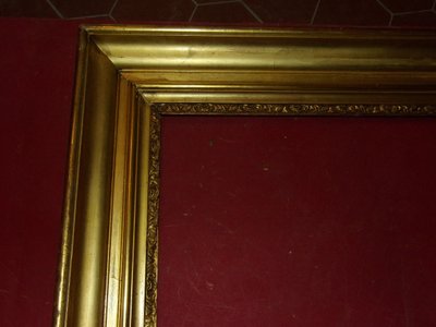 Cornice del XIX secolo in legno dorato.